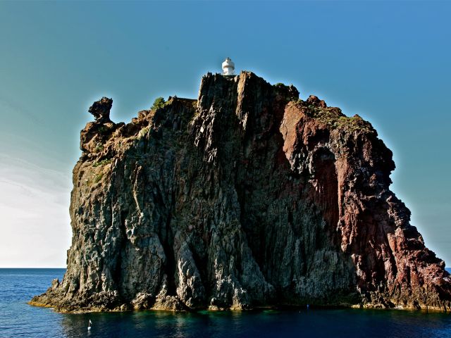 Strombolicchio avec son phare