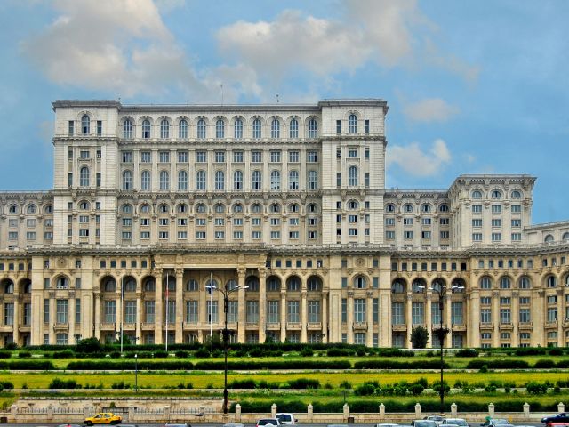 Vue du palais du Parlement à Bucarest