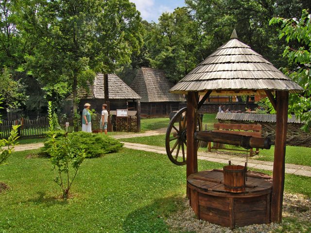 Puit, musée du village roumain, parc Herastrau