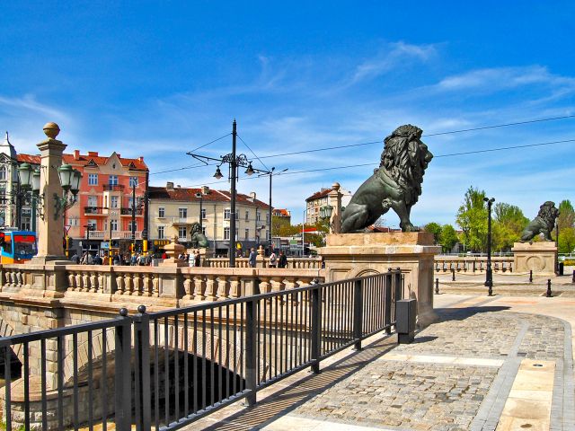 Statues de lions au pont aux Lions de Sofia