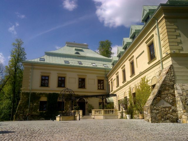 Cour et pavillon du Château de Chlewiska