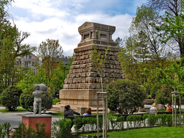 Monument du docteur au jardin du docteur