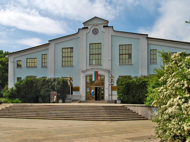 Entrée principale du musée de la Terre et de l'Homme à Sofia