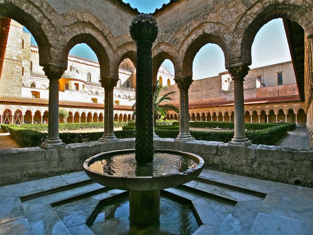 Fontaine du cloître de la cathédrale