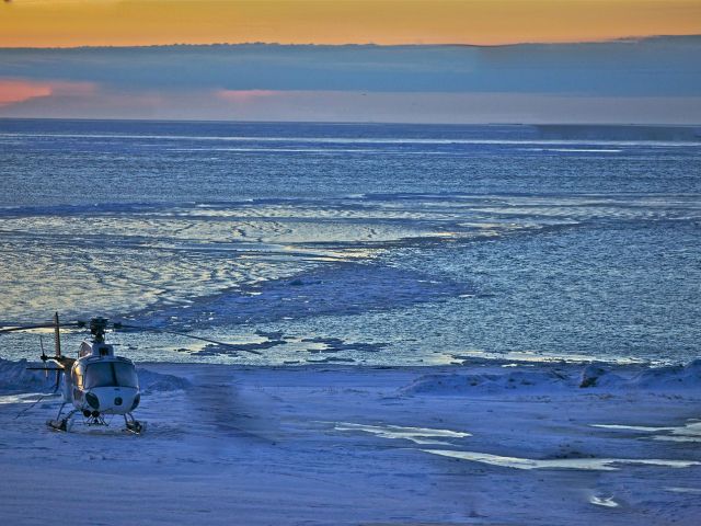 Hélicoptère sur les îles de la Madeleine