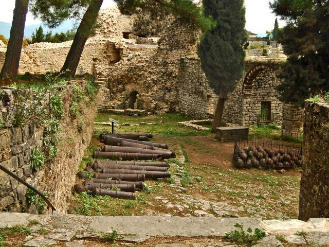 Musée de Ioannina, vieux canons navals
