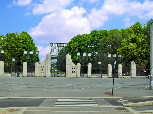 Entrée principale du parc Vigeland à Oslo