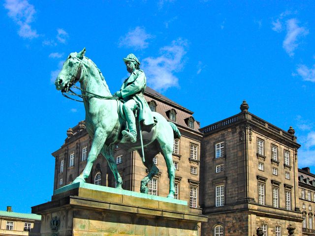 Statue équestre de Christian IX, palais de Christiansborg