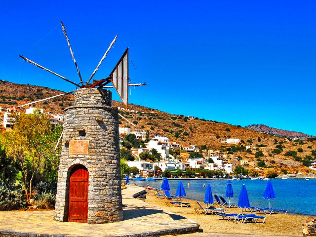 Vieux moulin à vent sur la plage d'Elounda