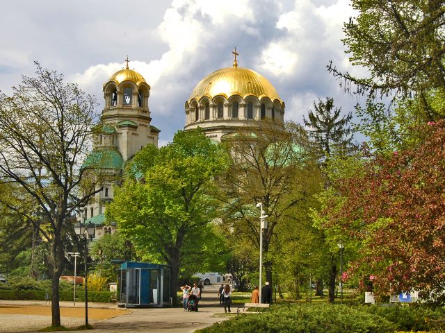 Vue de côté de la cathédrale Alexandre-Nevski de Sofia