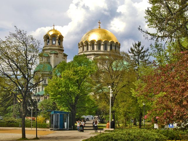 Vue de côté de la cathédrale Alexandre-Nevski de Sofia
