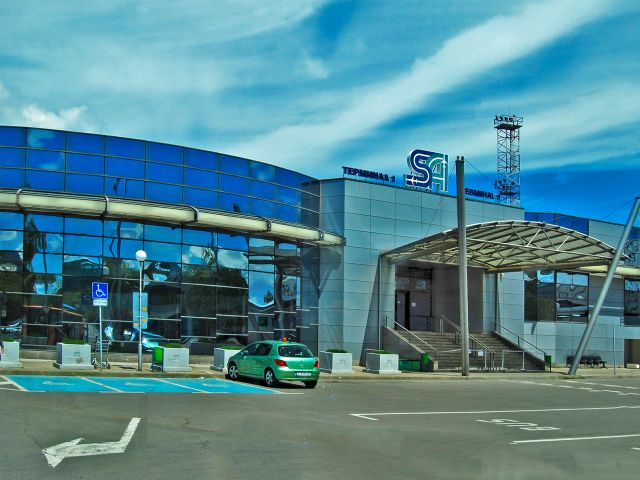 Entrée principale du terminal 1 de l'aéroport de Sofia