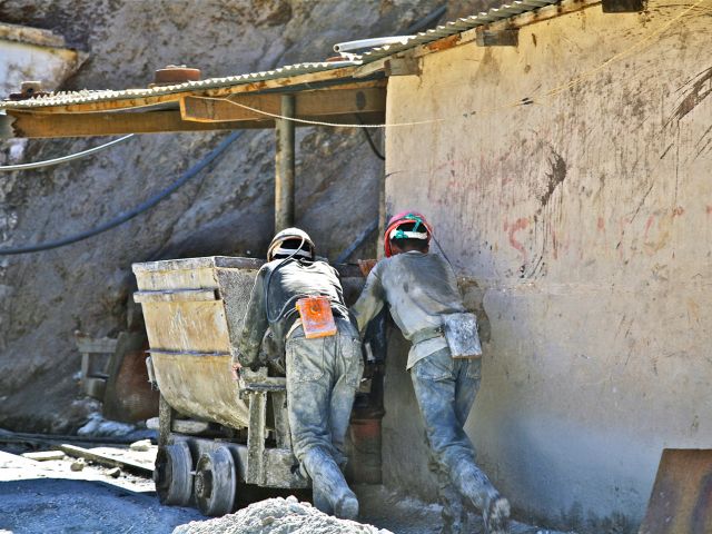 Entrée dans la mine d'argent de Potosi