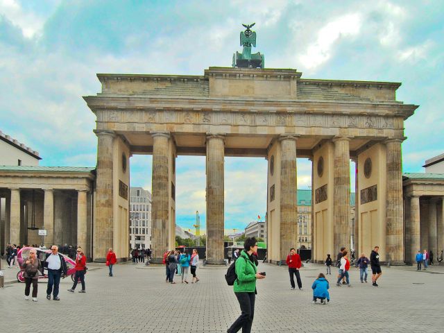 Façade de la porte de Brandebourg à Berlin