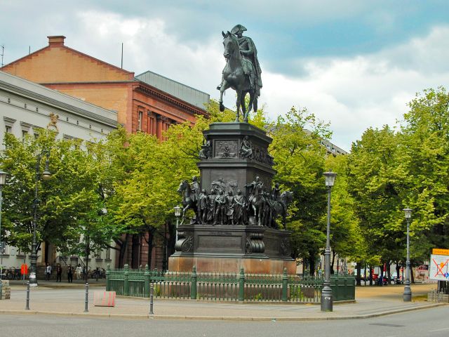 Statue de Frédéric le Grand, Berlin