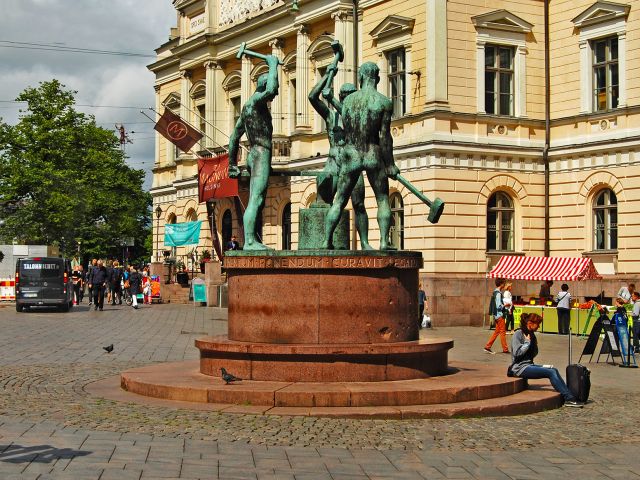 Statue Trois Smiths, Helsinki