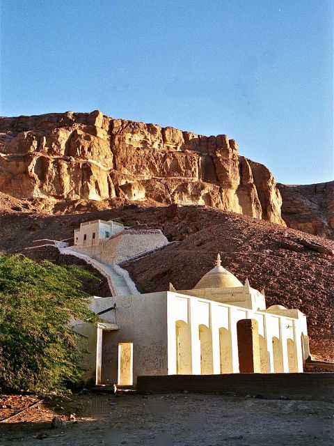 Tombeau de Ahmed'Isa al Mahagir à Aynat