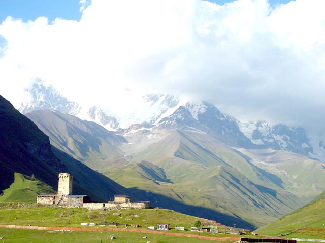 Tour de Svaneti et église Lamaria, Ushguli