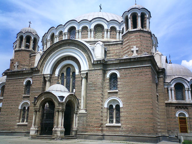 Façade de la cathédrale du saint dimanche