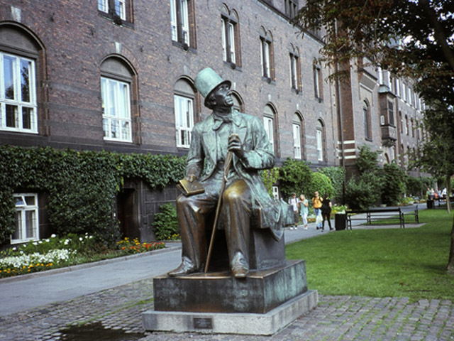 Sculpture Hans Christian Andersen