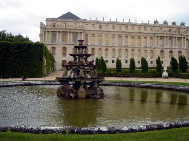 Fontaine Pyramide