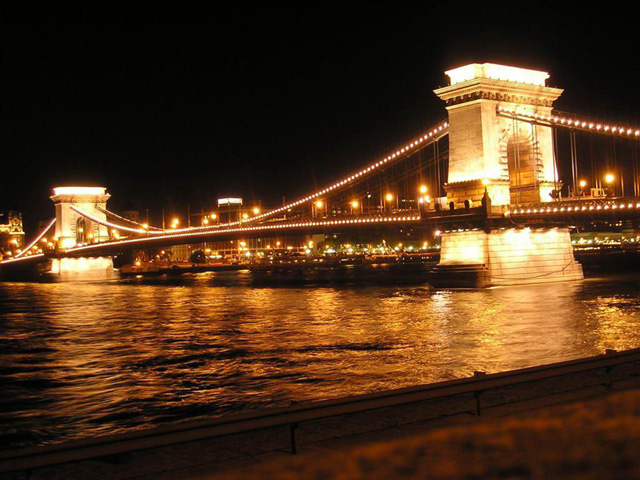 Le pont à chaînes Széchenyi ou Széchenyi Lánchíd