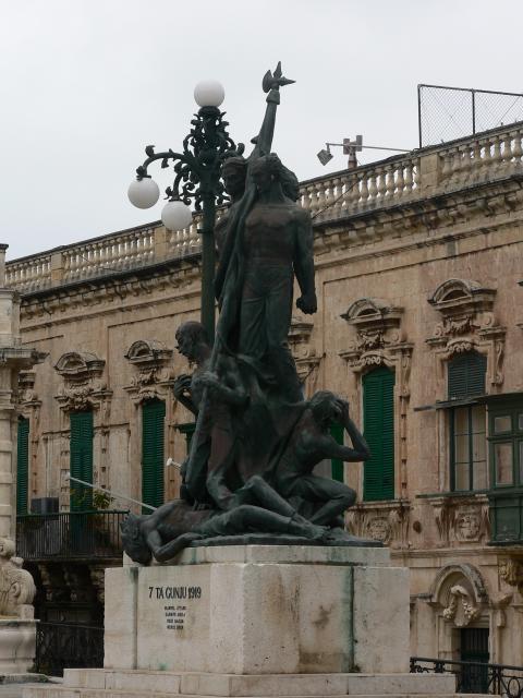 Statue in La Valletta