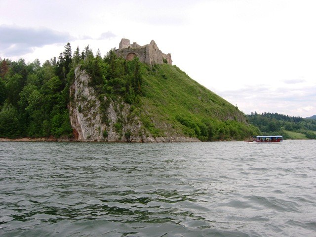 Czorsztyn castle ruins