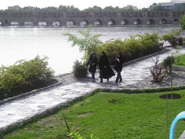 Allah-Verdi Khan Bridge