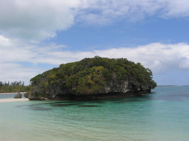 Le Rocher Sacré de la baie de Kanuméra sur l'île des Pins