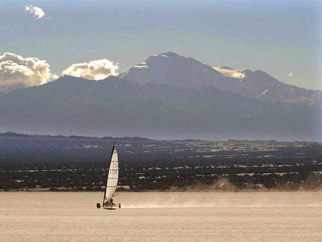 Wind Card competencia en la pista natural de El Leoncito en barreal, provincia de San Juan, aqui se desarrollan velocidades de 110 k por hora.