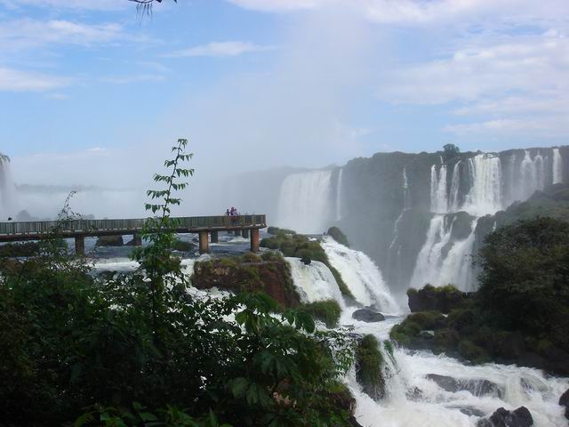 Access to Iguacu Falls