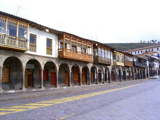 Plaza de Armas, arcades
