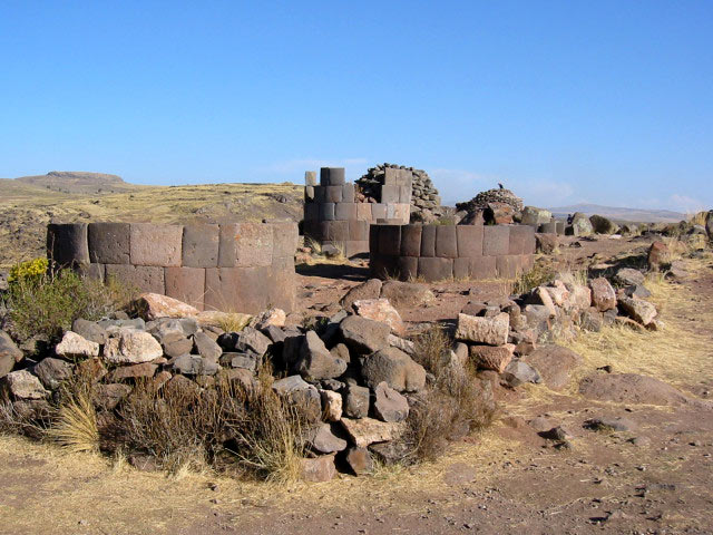 Sillustani chullpas