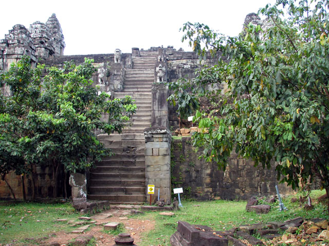 Phnom Bakheng temple