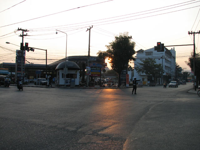 Sridonchai Road