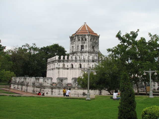 Phra Sumen Fort