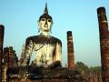 Parc historique de Sukhothai, Bouddha assis, colonnes et chedi