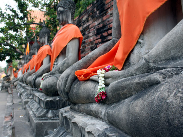 Orange scarf statues alignment