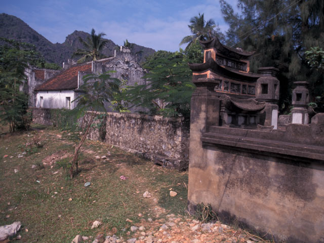 Hoa Binh temple