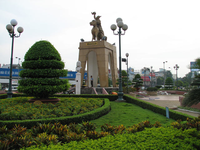 Tran Nguyen Hai statue