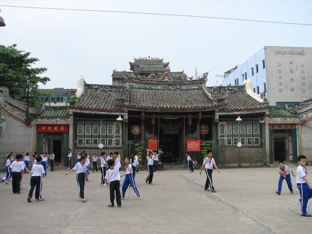 Nghia An Hoi Quan Pagoda