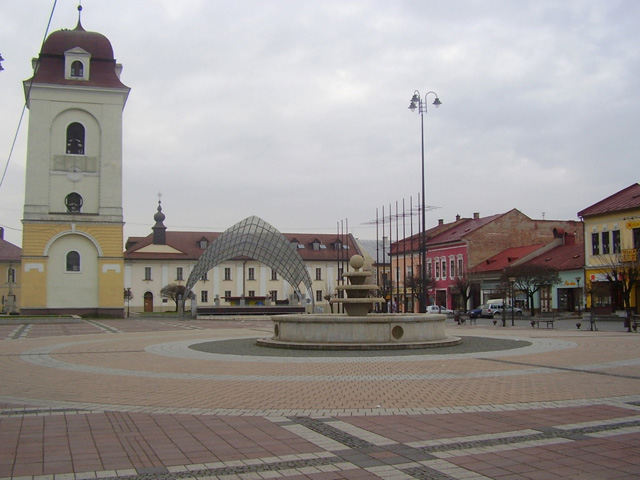 Fontaine sur la place M.R.Stefanik à Brezno, Slovaquie