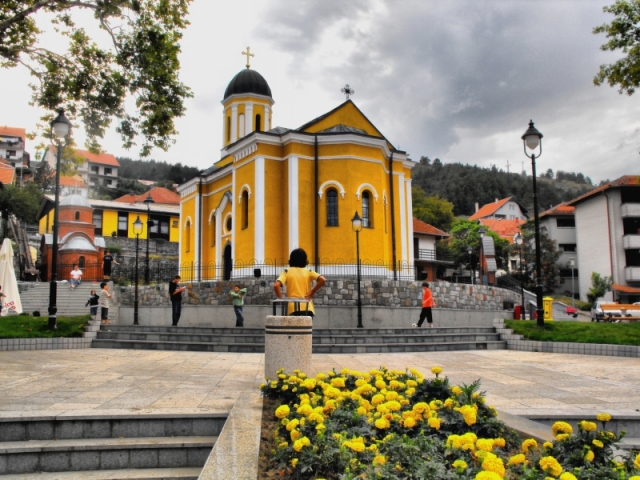 Petite église sur la place principale de Raška