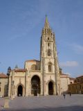 Façade de la cathédrale d'Oviedo