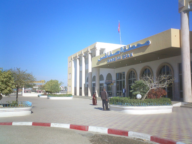La gare de Sfax, bordée à l'est par la mer Méditerranée et le golfe de Gabès, Tunisie