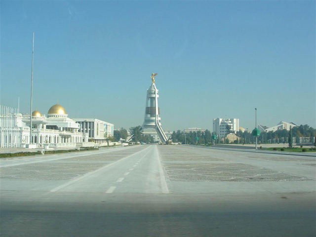 Arch de Neutralité, Achgabat