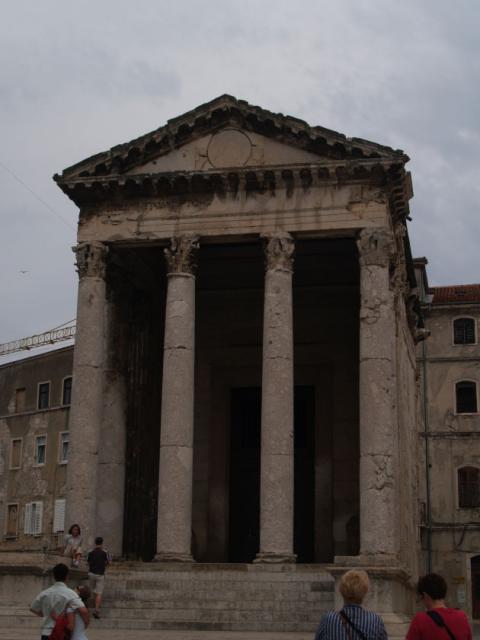 Temple d'Auguste, Pula, in Istrie (Istra), Croatie