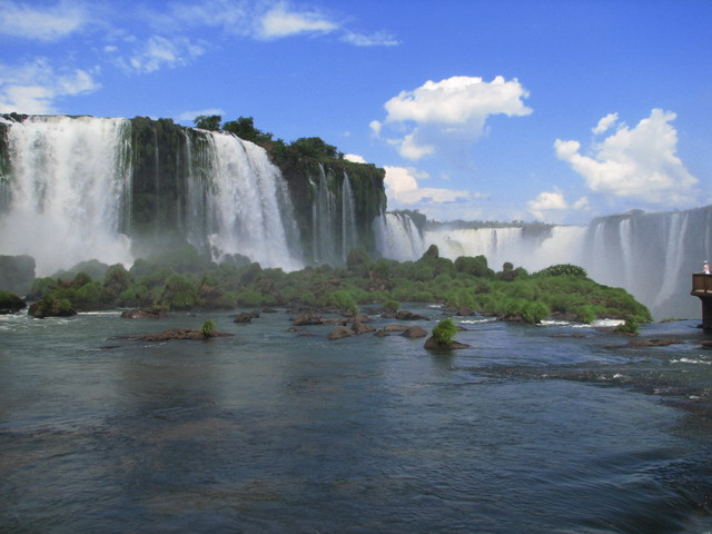 Les chutes d'Iguaçu à la frontière entre le Brésil et l'Argentine