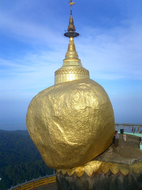 Le rocher d'or, pagode de Kyaiktiyo